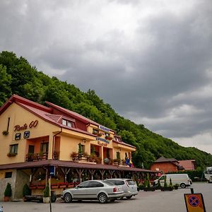 Hotel Pensiune Restaurant ROUTE60 à Ciucea Exterior photo