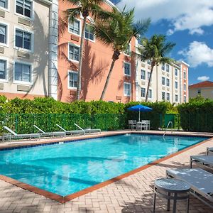 Hotel Baymont By Wyndham Miami Doral Exterior photo