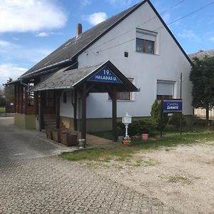 Hotel Kertész Rózsa Vendégház à Nagykanizsa Exterior photo