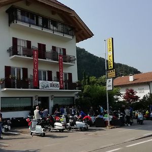 Hotel Gasthaus Pension Flora à Ora / Auer Exterior photo