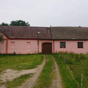 Ubytovani Na Farme V Novohradskych Horach Horní Stropnice Exterior photo