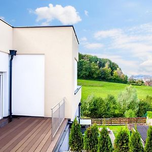 Appartement Gaestetraum Mit Wunderschoenem Ausblick Und Garten à Muhldorf Bei Feldbach Exterior photo