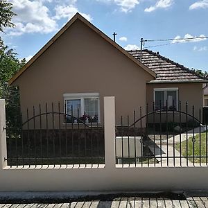 Appartement Vivien Apartman à Fonyód Exterior photo