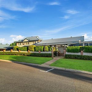 Motel Ambassador On Ruthven à Toowoomba Exterior photo