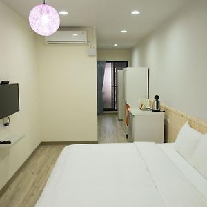 Appartement Didi House無人化自助入住#附車位有限須預約 à Tainan Exterior photo