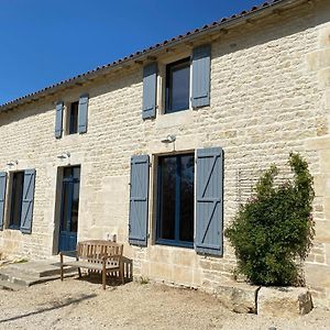 Villa Château des Loups - Les Pommiers à Echire Exterior photo