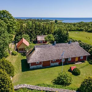 Villa Kaebruotsa Farmhouse à Ruhve Exterior photo