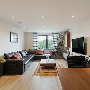 Appartement 1-Bed Spacious Flat, North London, 15 Minutes To Central à New Southgate Exterior photo