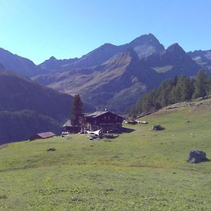 Hotel Stadel Soussun à Champoluc Exterior photo