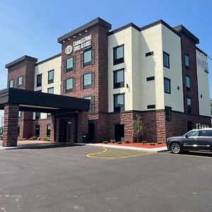 Cobblestone Hotel&Suites - Little Chute Exterior photo