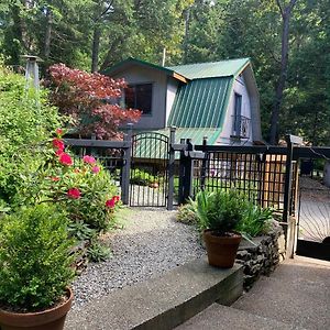 Salt Spring Carriage House B&B Ganges Exterior photo