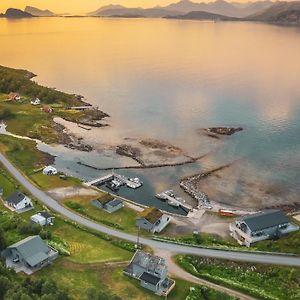 Hotel Laukvik Senja à Botnhamn Exterior photo