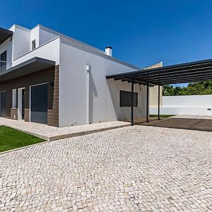 Villa Captivating 4-Bed House In Cadaval District-Lisbon à Torre  Exterior photo