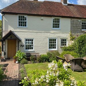 Amazing Cottage Right In The Heart Of Ewhurst Green, Overlooking Bodiam Castle Sandhurst  Exterior photo