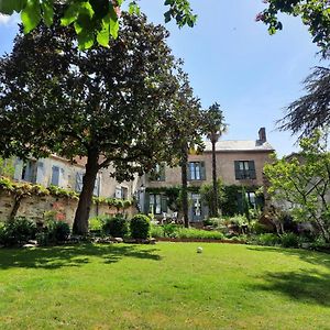 Bed and Breakfast Les Cèdres à Montaigu-Vendee Exterior photo