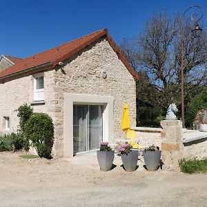 Gites les écuries Saserang Mouilleron Exterior photo