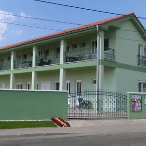 Hotel Privat Sulamit à Podhájska Exterior photo