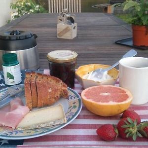 Bed and Breakfast Pommes Cannelle... et chocolat chaud... à Muirancourt Exterior photo