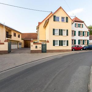 Bed and Breakfast Weingut Und Gaestehaus Henrici à Friesenheim is an Ortsgemeinde Exterior photo