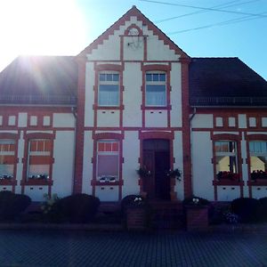 Bed and Breakfast Am Lindenplatz à Crinitz Exterior photo