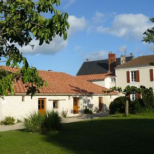 Chambres d'hôtes Les Tilleuls Les Velluire-sur-Vendee Exterior photo