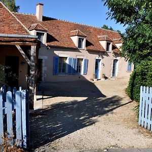 Hotel Le Vieux Saule à Saints-en-Puisaye Exterior photo