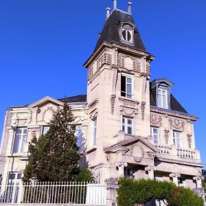 Bed and Breakfast Les Riottes - Maison victorienne à La Châtre Exterior photo