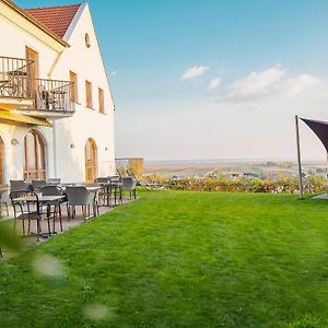 Hotel Weingut & Gaestehaus Zum Seeblick - Familie Sattler à Jois Exterior photo