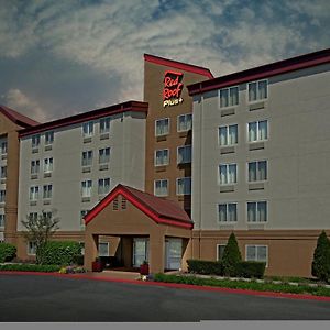 Hotel Red Roof Plus Long Island - Garden City à Westbury Exterior photo