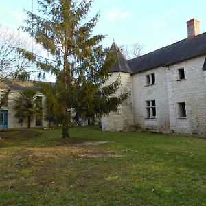 Appartement Le Compostelle Prieure Gite Les Medievales à Courchamps Exterior photo