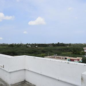 Hotel Haleemas Residency à Karaikal Exterior photo