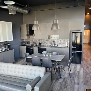 Appartement City Loft Escape With River Views! By Hollyhock à Louisville-Jefferson County Exterior photo