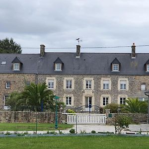 Bed and Breakfast Logis De La Mare Du Parc à Surtainville Exterior photo