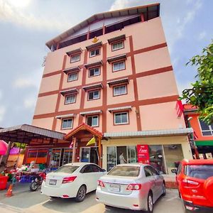 Hotel Baan Yuyuen à Pathum Thani Exterior photo