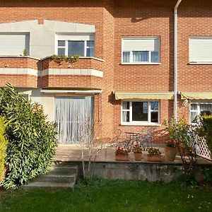 Villa Espacioso Chalet En Urbanizacion Con Piscina Cerca Del Centro De Haro Exterior photo