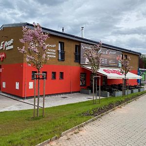 Hotel Penzion Kuzelna à Trutnov Exterior photo