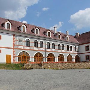 Hotel Zamek Liboun à Louňovice pod Blaníkem Exterior photo