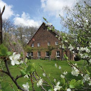 Appartement Gaestehof Brockum, Altes Bauernhaus, Grosser Garten Exterior photo