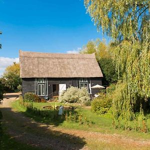 Villa Deepwell Granary Is A Lovely Thatched Barn With Attached Meadow Woodland à Buxhall Exterior photo