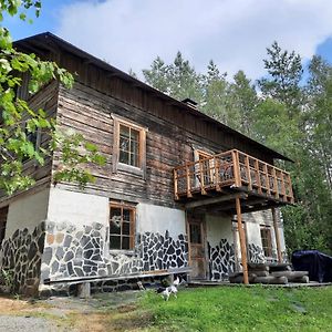 Villa Seitsemisen Torpat Log Cabin à Latovesi Exterior photo