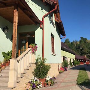 Hotel Tünde Vendégház à Vistea Exterior photo