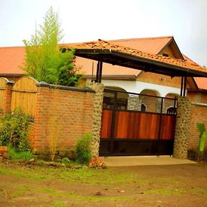 Hotel Urugano Virunga Palace à Nyarugina Exterior photo