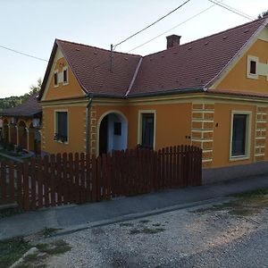 Hotel Nádkunyhó Vendégház à Hegyhátszentjakab Exterior photo