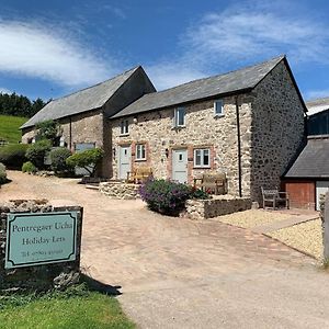 Villa The Stables At Pentregaer Ucha, Tennis Court & Lake à Oswestry Exterior photo