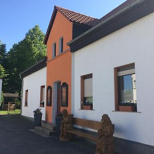 Hotel Pension Zum Alten Gasthaus Haensel à Krauschwitz Exterior photo