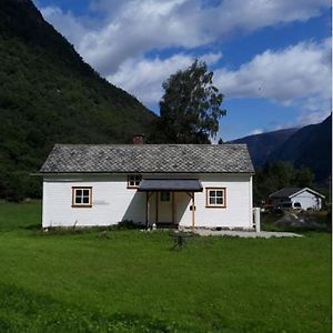 Villa An Authentic Experience In Picturesque Eidfjord Exterior photo