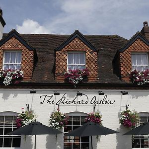 Hotel The Richard Onslow à Cranleigh Exterior photo