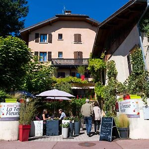 Logis Hôtel La Terrasse Fleurie Divonne-les-Bains Exterior photo