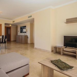 Lovely Apartment In Benahavs With Kitchen Estepona Exterior photo