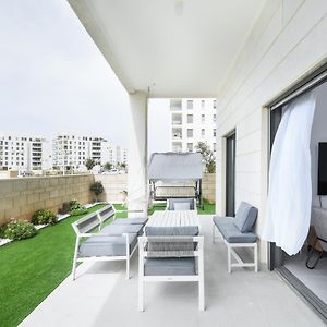 Appartement Stylish Coastal Oasis By Sea N' Rent à Nahariya Exterior photo